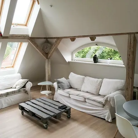 Anchor Hill Apartment *